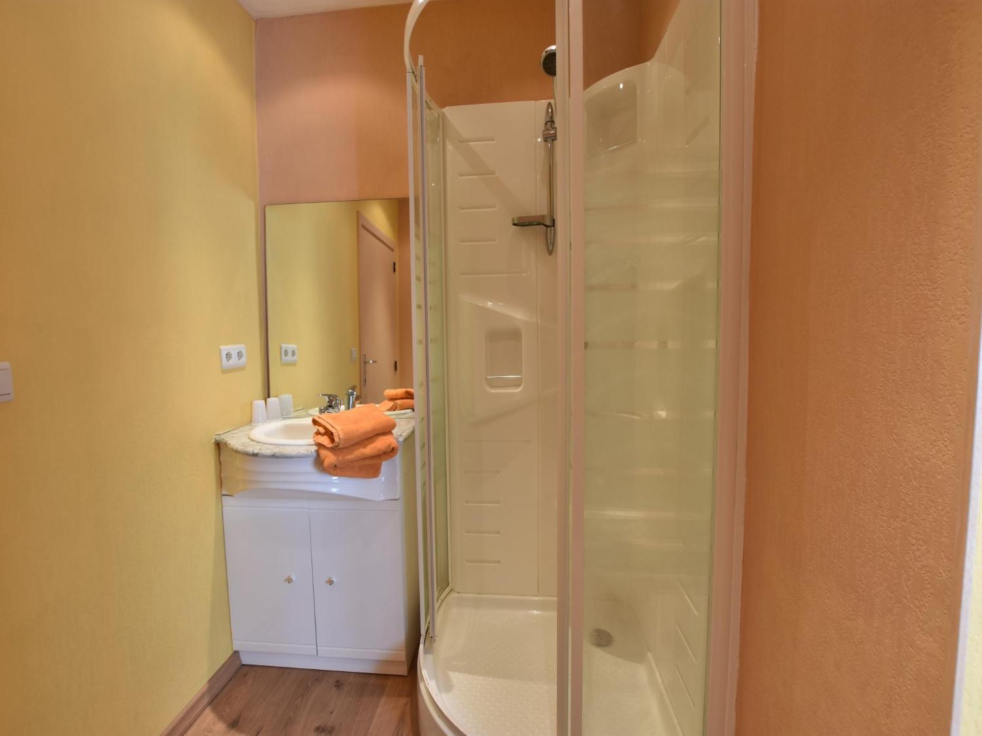 Former Hotel In The Centre And At 50 Metres From The Beach In Panne De Panne Luaran gambar
