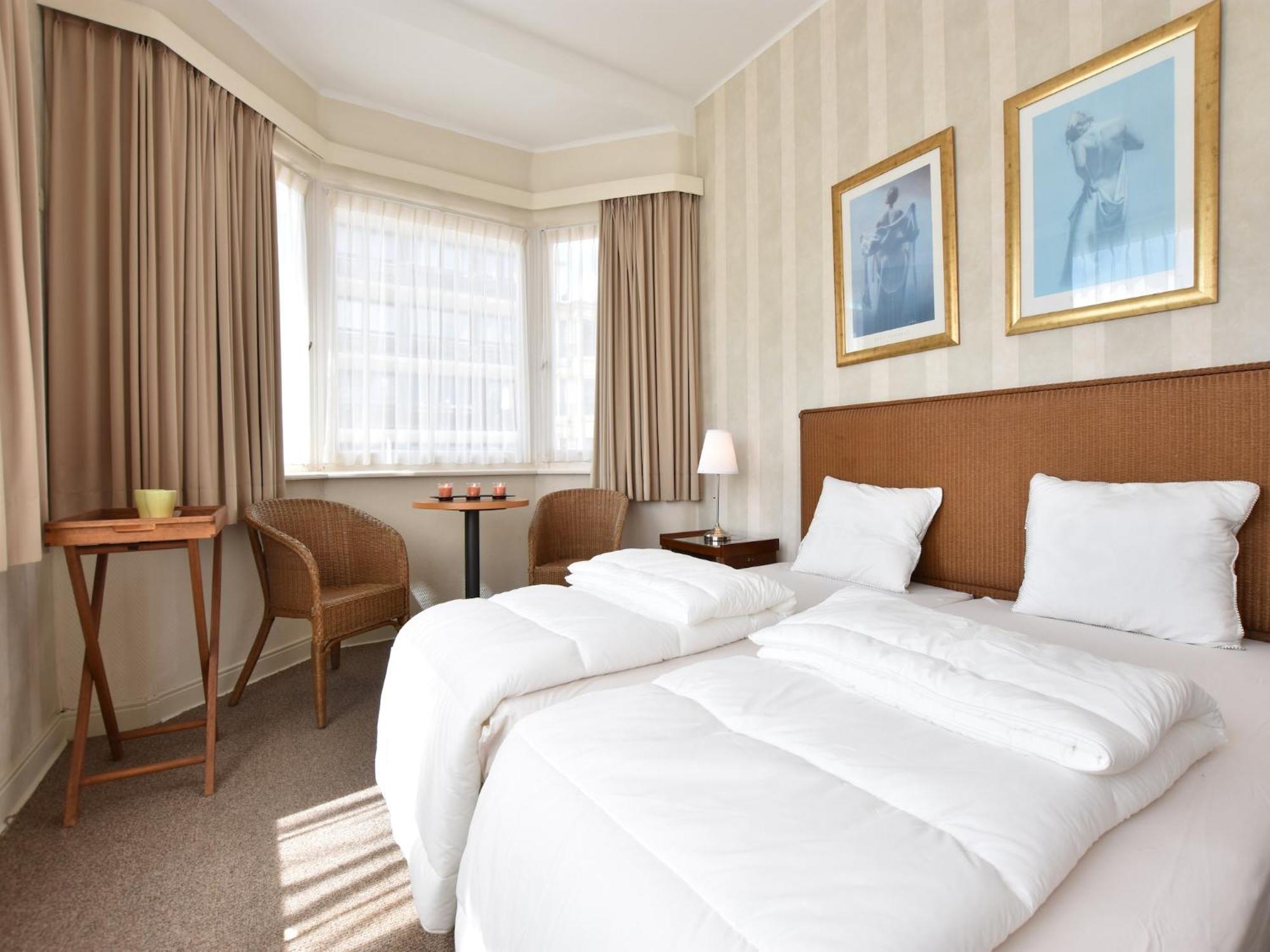 Former Hotel In The Centre And At 50 Metres From The Beach In Panne De Panne Luaran gambar