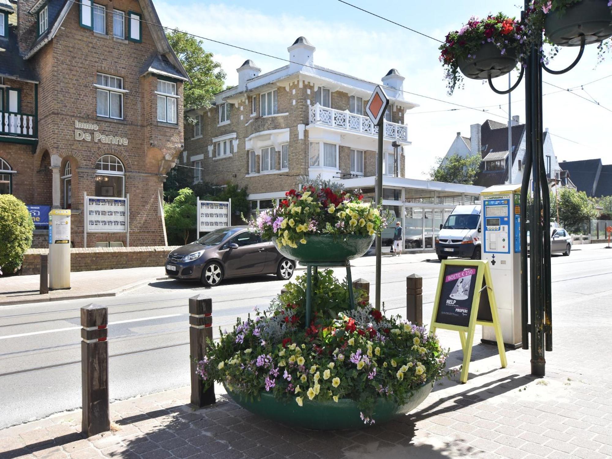Former Hotel In The Centre And At 50 Metres From The Beach In Panne De Panne Luaran gambar