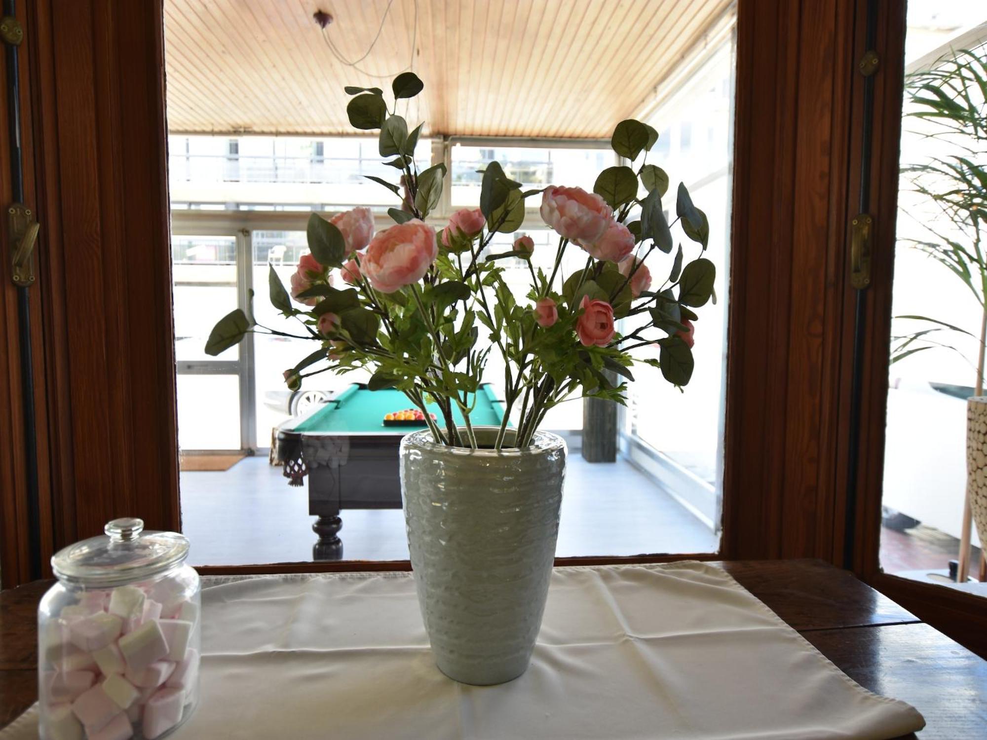 Former Hotel In The Centre And At 50 Metres From The Beach In Panne De Panne Luaran gambar